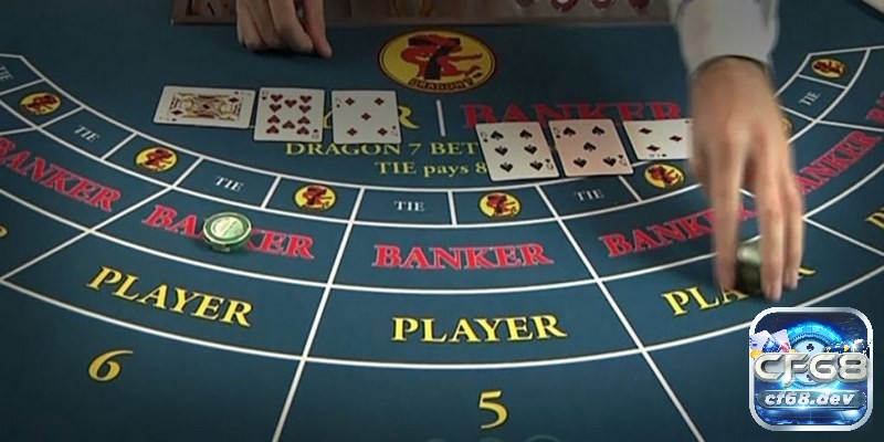 Tập trung vào cửa Player hoặc Banker trong game đánh bài baccarat sẽ mang lại cơ hội chiến thắng cao hơn so với cửa Hòa.